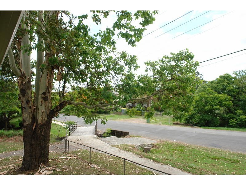 194 Brisbane Tce, Goodna QLD 4300